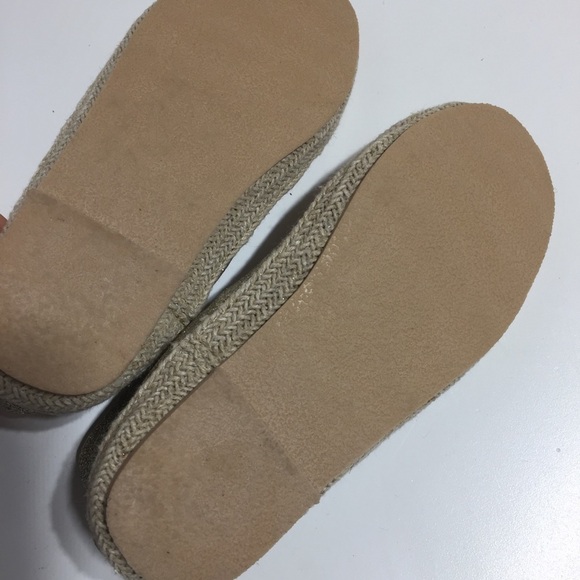 BILLIBLUSH Girls Gold Flats - Picture 5 of 6